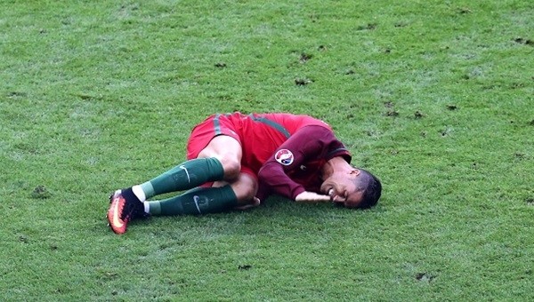 İzlanda'dan EURO 2016 finalinde sakatlanan Cristiano Ronaldo'ya mesaj