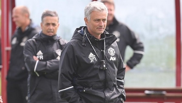 Jose Mourinho ilk maçında Wigan Athletic'i rahat geçti