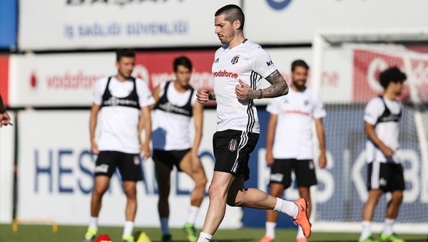 Jose Sosa antrenmana çıktı