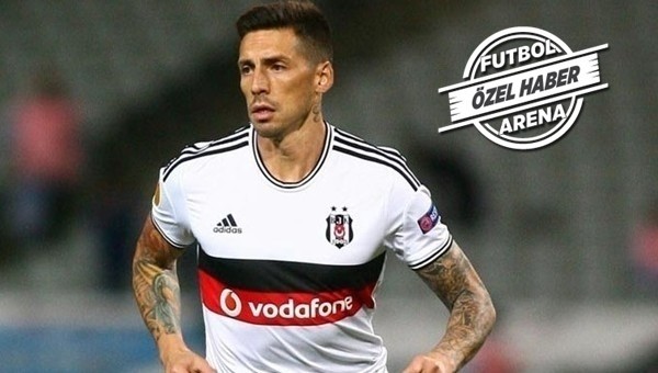 Jose Sosa ipleri kopardı