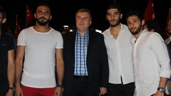 Konyasporlu futbolcular demokrasi nöbetinde