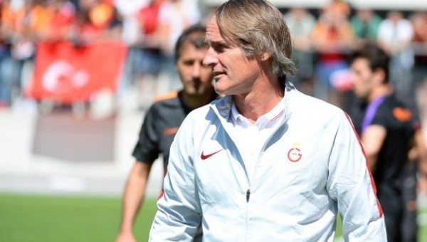 Riekerink'ten futbolcularına kamp uyarısı