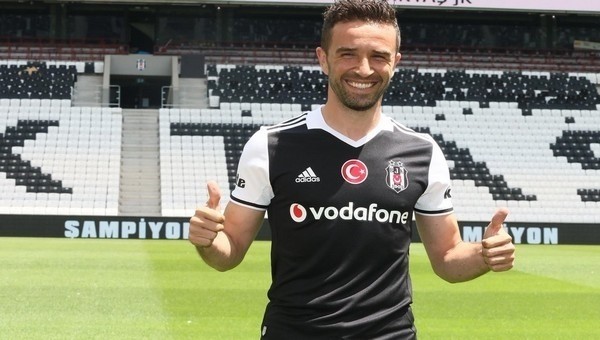 Sarı lacivertli tribünlerden Gökhan Gönül'e tepki (Fenerbahçe - Panathinaikos hazırlık maçı)