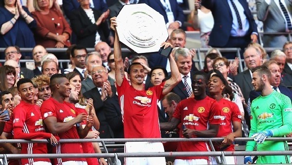 2016-2017 sezonunda Manchester United ne yapar?
