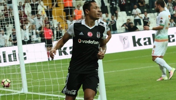 Adriano, Konyaspor maçında oynayacak mı?