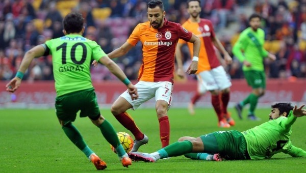 Akhisar, Galatasaray'a direnemiyor
