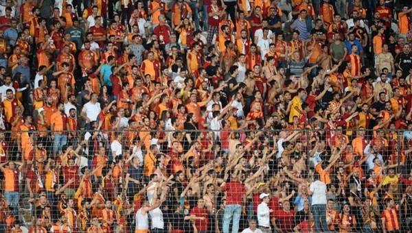 Akhisar ve Galatasaraylı taraftarlardan örnek hareket