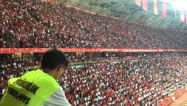 Antalya Arena'da Rusya'ya protesto! Anons yapıldı
