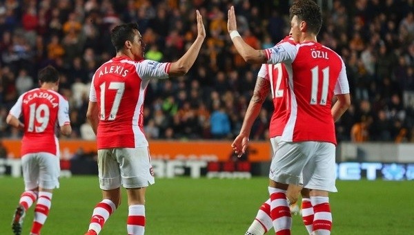 Arsene Wenger'den Mesut Özil ve Alexis Sanchez müjdesi