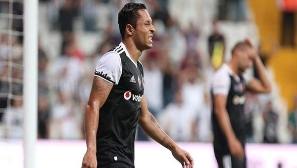 Beşiktaş'a İspanya'dan Adriano uyarısı