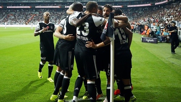 Beşiktaşlı futbolcuların kura sevinci (İZLE)