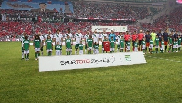 Bursaspor'dan 15 Temmuz şehitlerine saygı