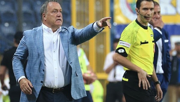 Advocaat'tan Galatasaray derbisinde Kjaer tercihi