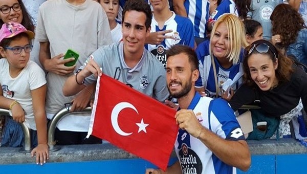 Emre Çolak ilk kupasını aldı