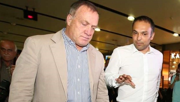 Fenerbahçe, Dick Advocaat'ı resmen açıkladı