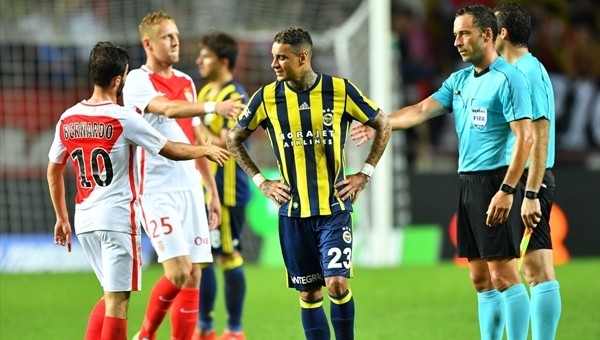 Fenerbahçe'nin penaltı isyanı! Elle oynama...