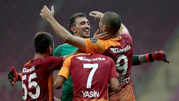 Galatasaray 7 sene sonra ilki başardı