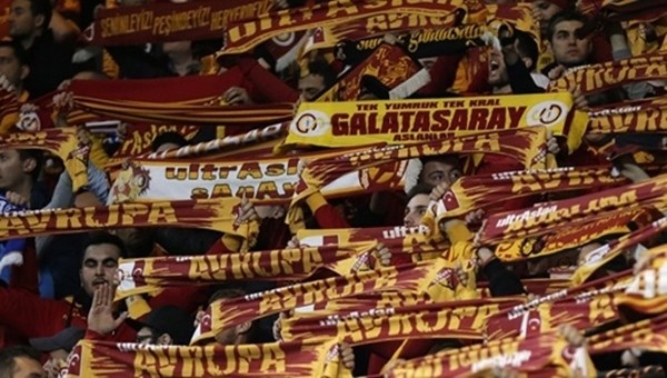 Galatasaray taraftarlarından NTV'ye protesto