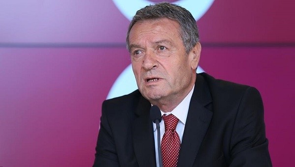 Galatasaray yönetimi takdir bekliyor