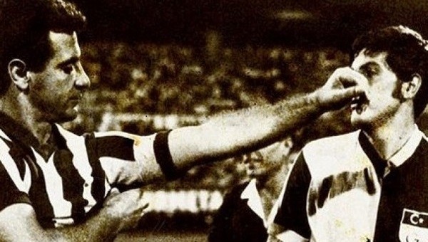 Galatasaray'dan Fenerbahçe formalı Metin Oktay anması