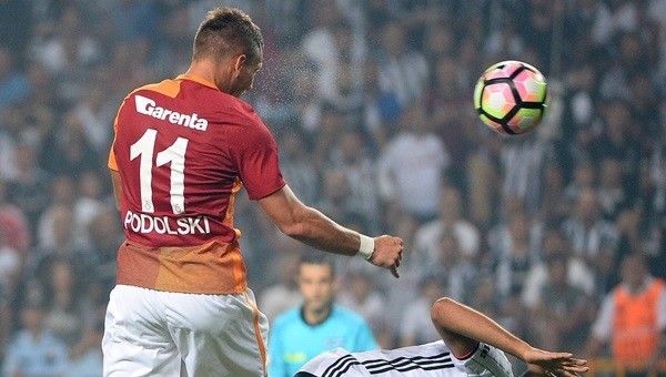 Galatasaray'ın yıldızı Podolski sakatlandı