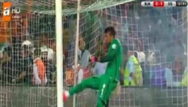 Galatasaraylı taraftarlar Muslera'yı çıldırttı