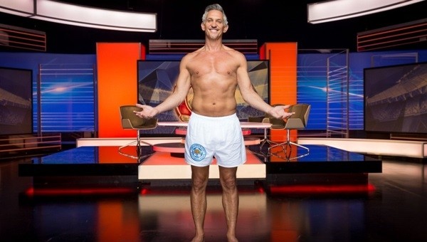 Lineker iç çamaşırla ekrana çıktı!