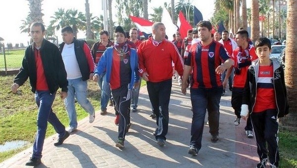 Mersin taraftarı protesto yürüyüşü düzenledi