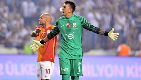 Muslera penaltılara damga vurdu, dansını yaptı