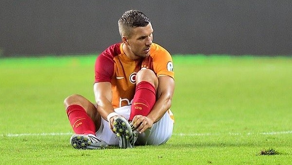 Podolski'den haber var! Sakatlık sonrası...