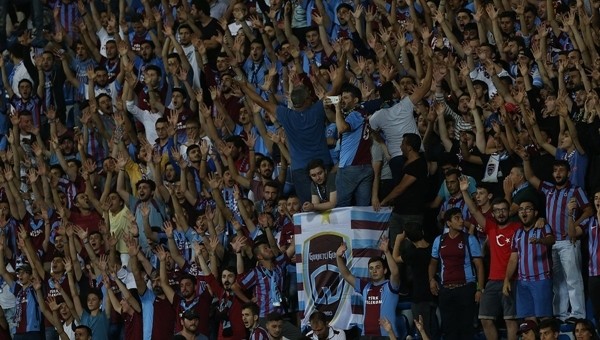 Trabzonspor tribünlerinden hakem protestosu