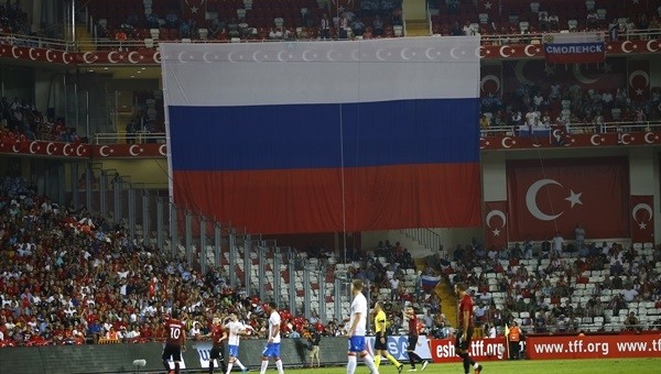 Türkiye - Rusya maçında dostluk rüzgarı