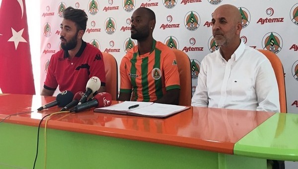 Vagner Love, Alanyaspor'a imzayı attı