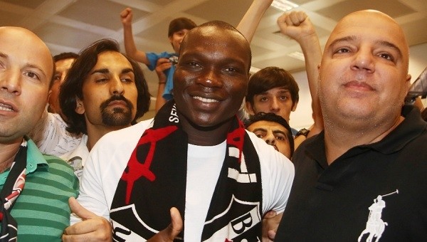 Beşiktaş'ın yeni golcüsü Aboubakar İstanbul'da