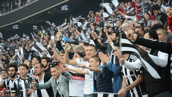 Vodafone Arena'da İsmail Köybaşı'na tepki