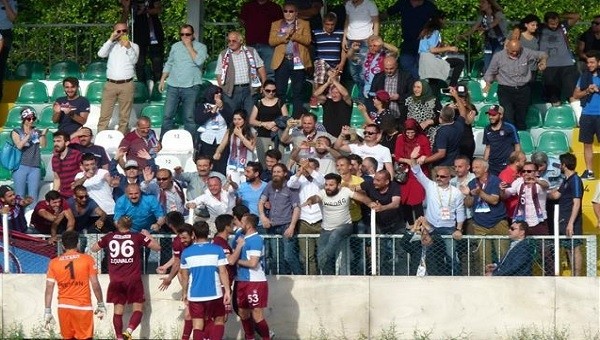 Ofspor - Karabükspor maçında Fenerbahçe aleyhine tezahürat