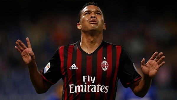 Bacca attı, Milan son dakikalarda kazandı