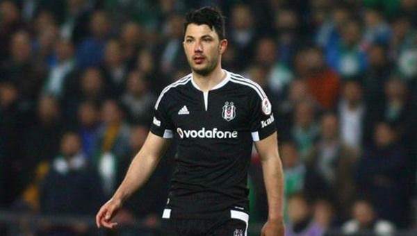 Benfica taraftarı Tolgay Arslan'ın formasını istedi