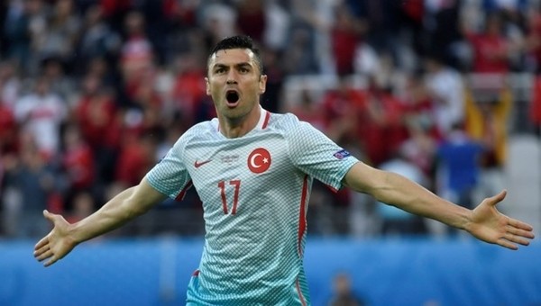 Burak Yılmaz'dan Ay-Yıldızlılara destek