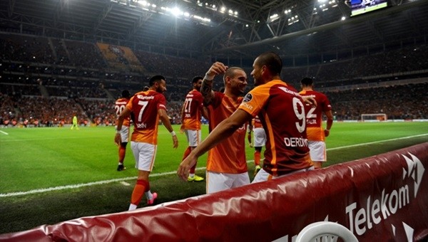 Wesley Sneijder, Çaykur Rizespor'u yine boş geçmedi