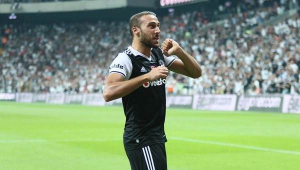 Cenk Tosun gollerine devam ediyor