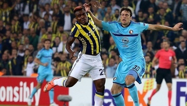 Emenike'yi saha içerisinde çılgına çeviren olay