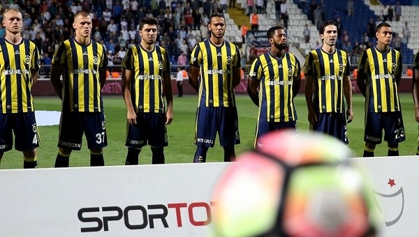 Fenerbahçe maçında penaltı isyanı! İlk yarıda...