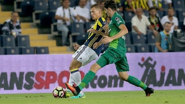 Fenerbahçe taraftarından futbolculara ıslık