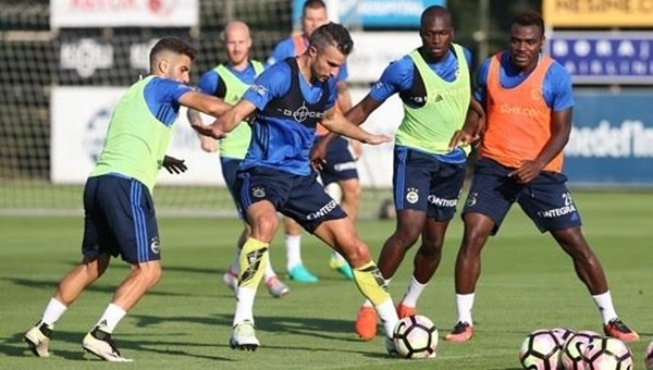 Fenerbahçe'de Robin van Persie sevinci