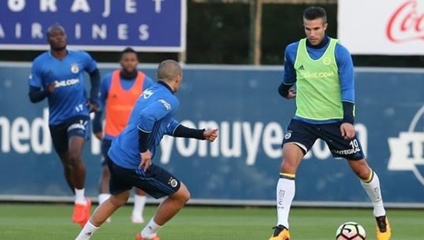 Fenerbahçe'de Robin van Persie sevinci