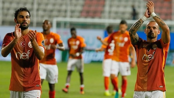 Galatasaray, Wesley Sneijder uzatıyor