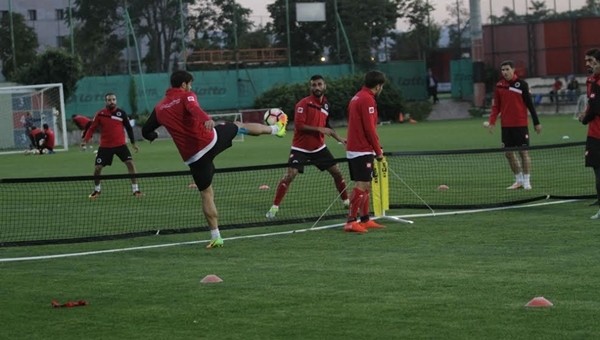 Gençlerbirliği, Akhisar Belediyespor'a bileniyor