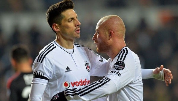 Gökhan Töre ve Jose Sosa'dan prim fedası