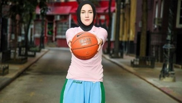 Kadın basketbolcuya başörtü izni